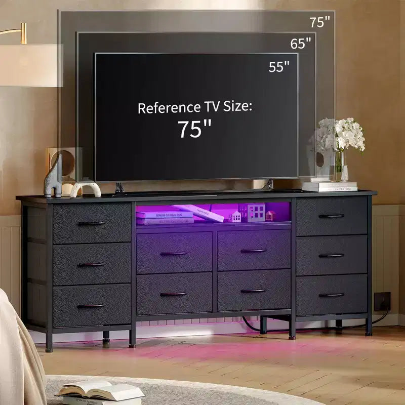 Comò lungo per camera da letto con 10 cassetti in tessuto e presa di corrente e luce LED, mobile TV per TV da 65-75 pollici