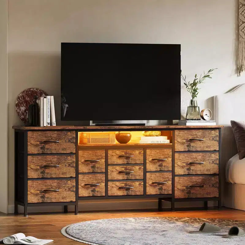 Comò nero da 70" con 13 cassetti in tessuto e luci a LED, cassettiera larga con struttura in metallo per camera da letto e soggiorno